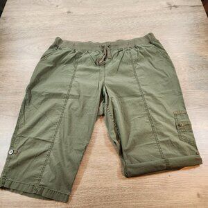 Catherines 3X Olive Green Adjustable Roll Tab Capri Pants Plus 26/28 Cargo Style